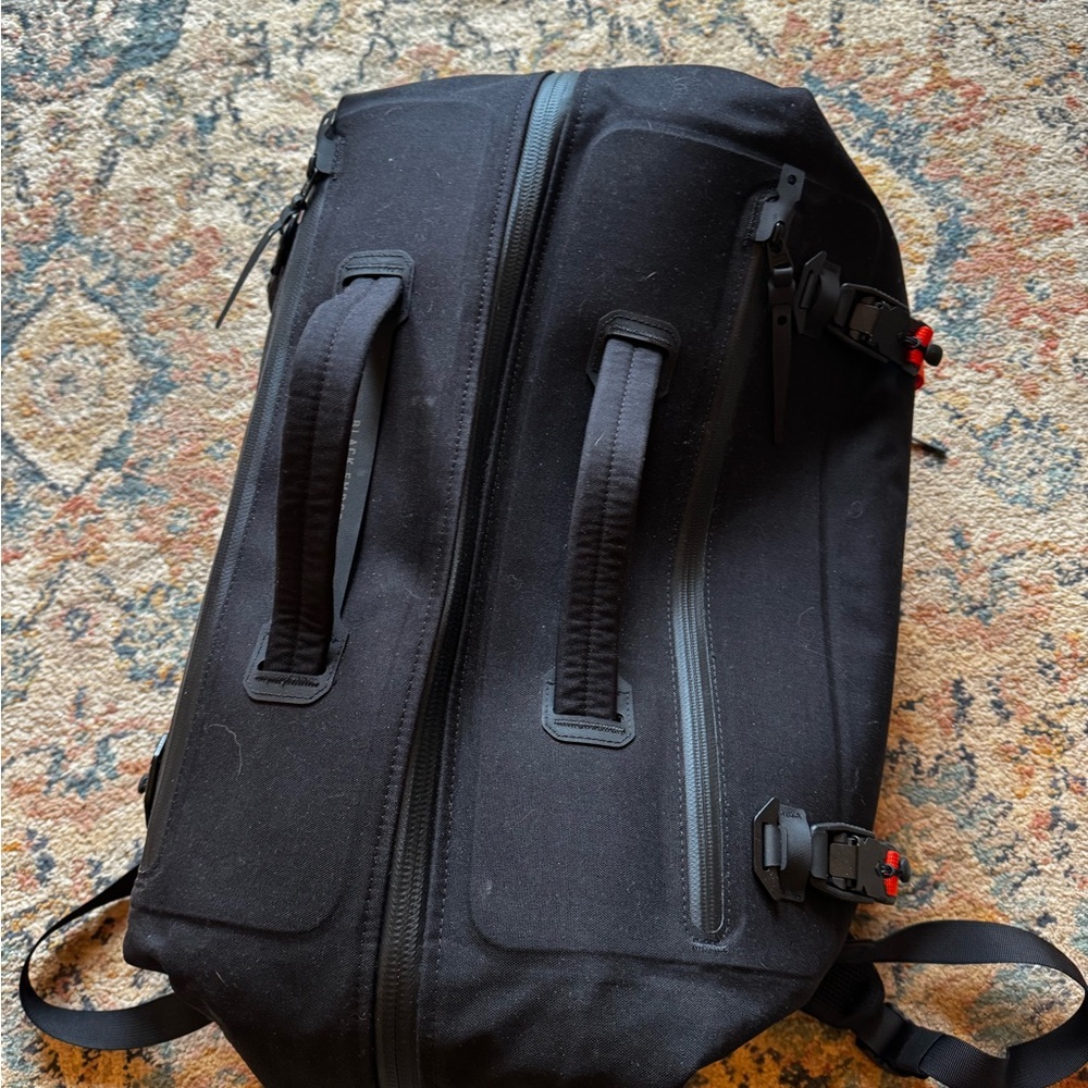 Black Ember Duffel DEX30 with DOPP Kit